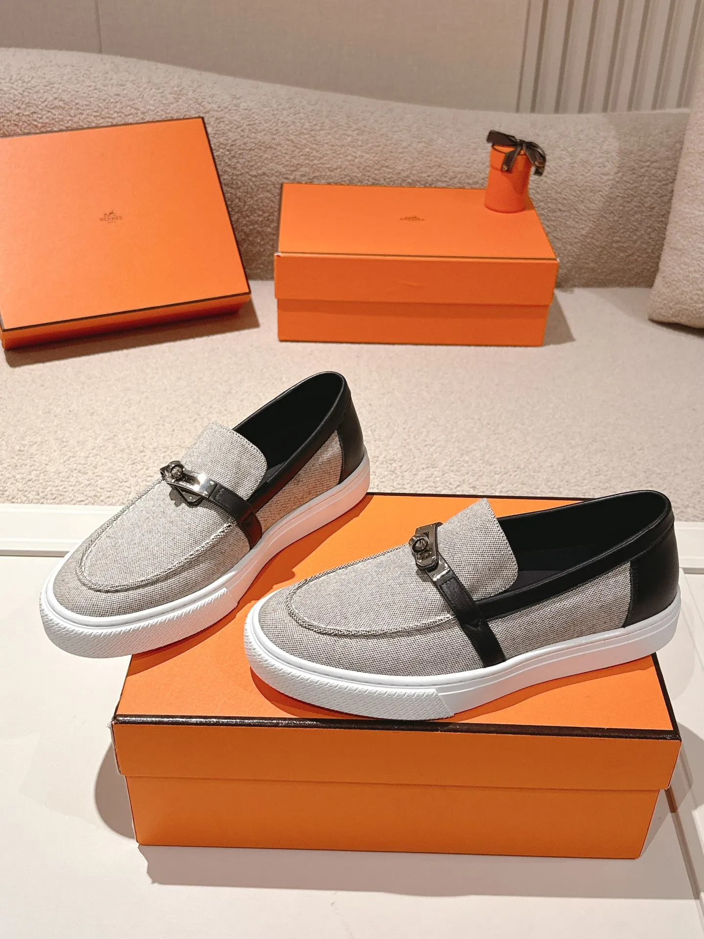 Men's shoes 💰640💰 Hermes# New Kelly buckle thick-soled loafers. Upper: cowhide/suede material. Lining: sheepskin lining. Outsole: exclusive molded outsole. Size: women's size 35-40, men's size 39-45 (female 41/male 46 customized, non-refundable)
